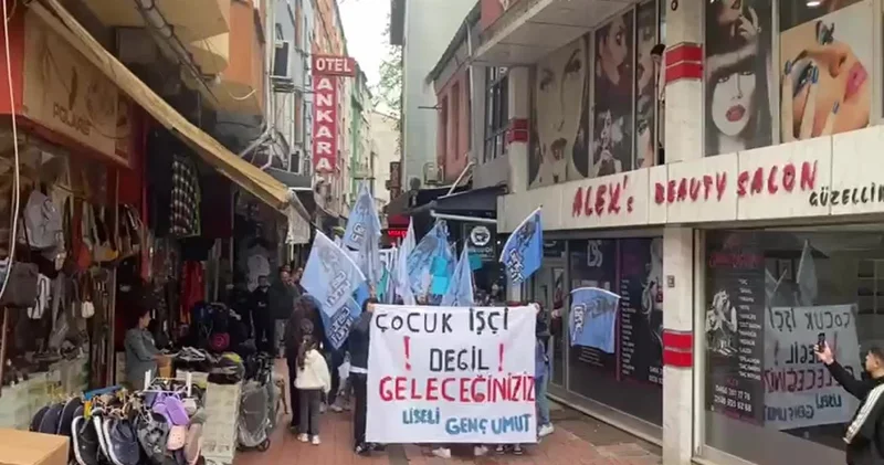 Hopa’da öğrencilerden yürüyüş: Öğrenci olmak direnmektir