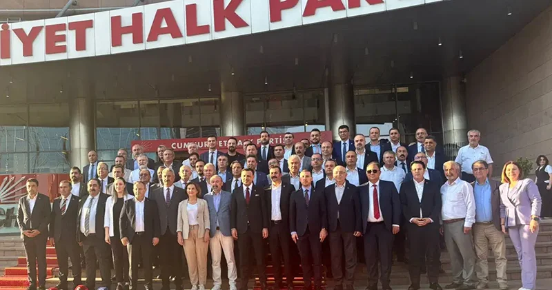 CHP’nin 81 il başkanı Özel’e destek Kılıçdaroğlu’na çağrı: Hepimize düşen görev kuşatmayı dağıtmak ve partimizi iktidara taşımaktır