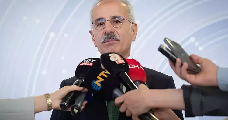 Bakan Uraloğlu: ‘Hava sahaları ve gemiler kontrol altında’