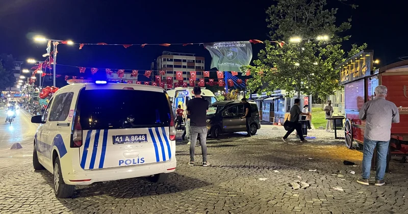 Kocaeli de çıkan bıçaklı kavgada kan aktı