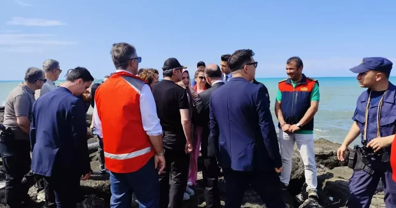 Baba ve oğlu girdikleri denizde can verdi