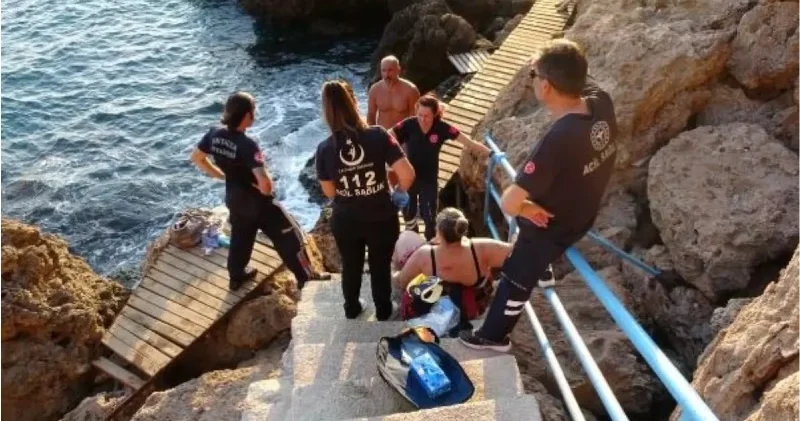 Antalya da falezlerden kayalık alana düşen Rus kadın kurtarıldı