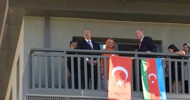 Yaralar birlikte sarılıyor: Erdoğan ve Aliyev den depremzede aileye anlamlı ziyaret VİDEO İZLE