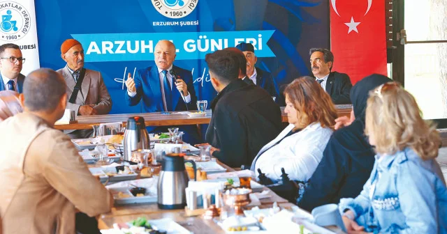 Başkan Sekmen Arzuhal Günleri nde engellileri dinledi Gündem Haberleri