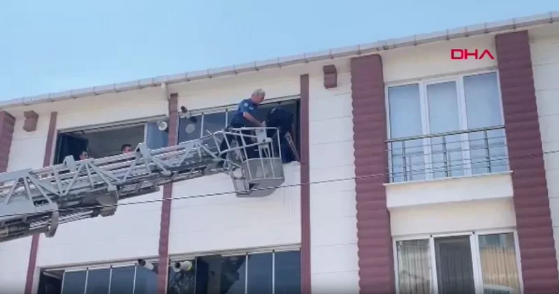 Tekirdağ da eşiyle kavga eden erkek, 4 aylık bebeğini camdan aşağı atmaya kalkıştı