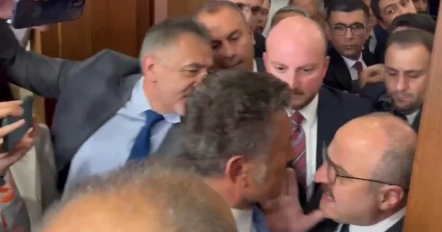 CHP’li vekiller Mustafa Varank’ın yolunu kesip üzerine yürüdü: ‘Çık şuradan terbiyesiz herif’ VİDEO İZLE