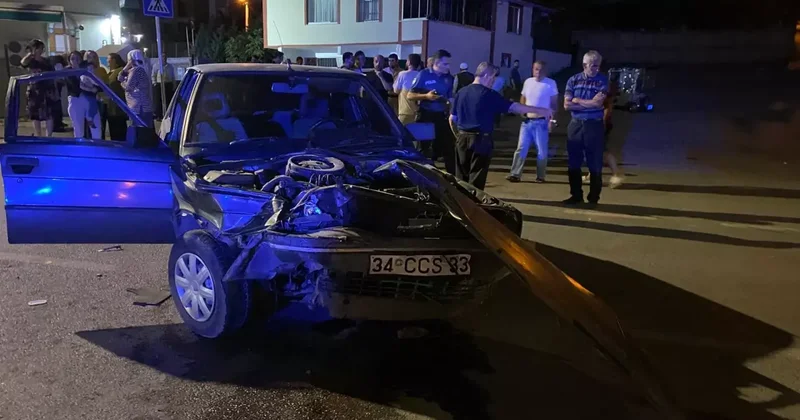 Kocaeli’de 2 otomobil çarpıştı