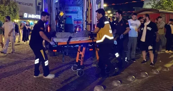 Kentin göbeğinde 17 yaşındaki genç bıçaklandı