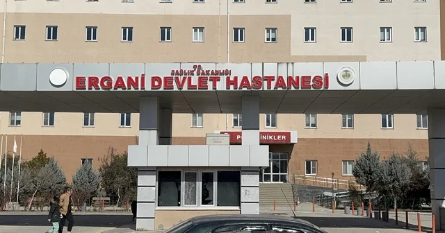 Psikolojik sorunları olduğu ileri sürülen baba, 2 kızını ve kendisini bıçaklaya yaraladı Diyarbakır Haberleri