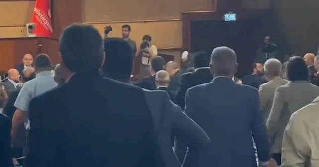 Yolsuzluğu dinlemeye bile tahammülleri yok VİDEO İZLE