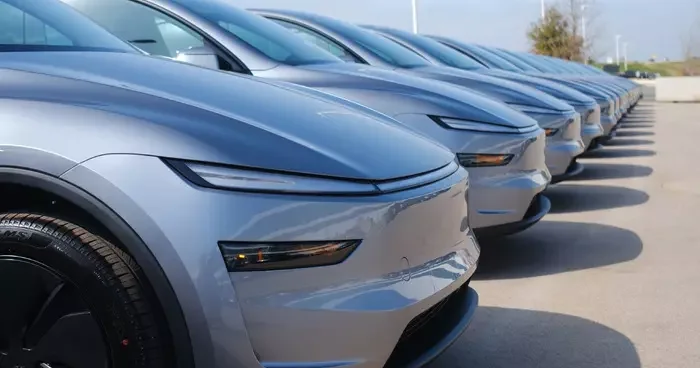 Söylentileri vardı! Bir hacker, Tesla nın üzerinde çalıştığı yeni Model Y versiyonunu ortaya çıkardı