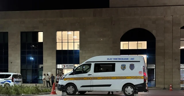İzmir de çıkan bıçaklı kavgada 1 kişi öldü, 2 kişi yaralandı İzmir Haberleri