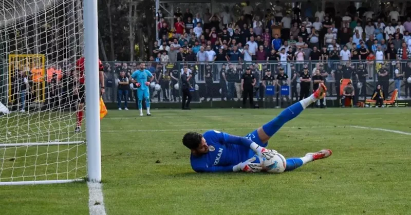 Süper Lig devine 2004 lü milli kaleci!