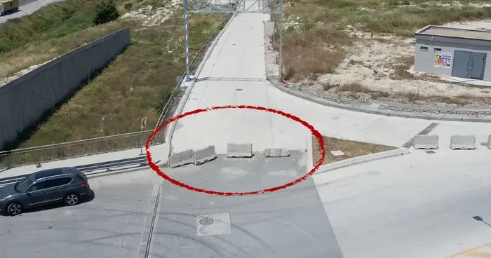 Yer: İstanbul! Yolu beton bloklarla kapattılar, mahalleli isyan etti