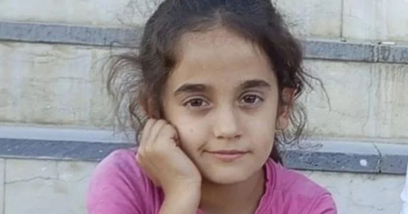 Kayıp çocuk, merdiven boşluğunda ölü bulundu