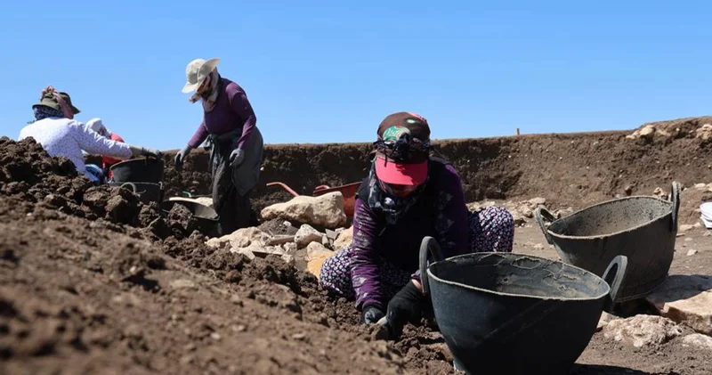 Çayönü Tepesi ne kadın eli değdi! 32 kadın 12 bin yıllık tarihin izini sürüyor