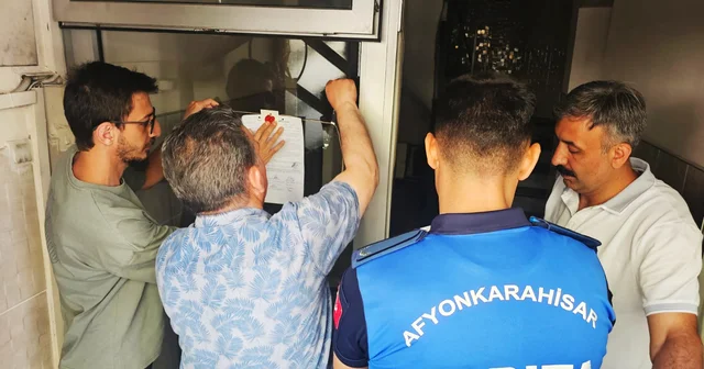 60 yıllık gazetenin binası yapı ruhsatı ve mimari projeye aykırılıklar nedeniyle mühürlendi Afyonkarahisar Haberleri