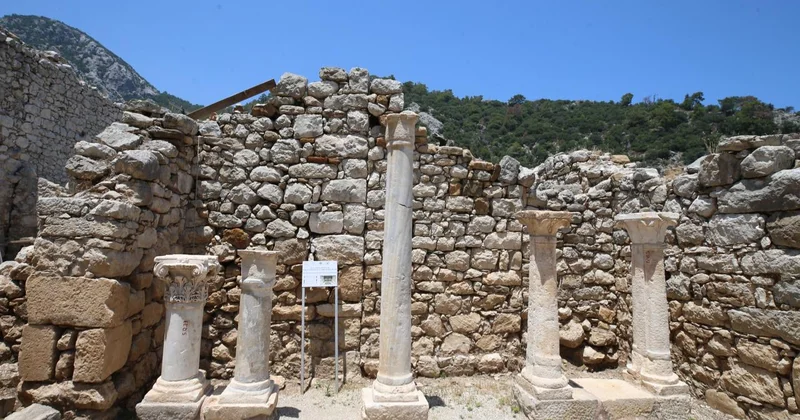 Olympos Antik Kenti nde yeni mozaikler bulundu