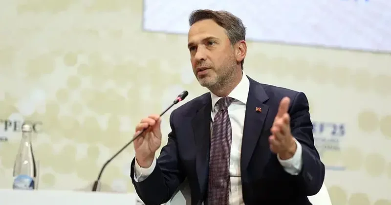 Bakan Bayraktar, 28 inci St. Petersburg Uluslararası Ekonomi Forumu kapsamında düzenlenen bakanlar oturumuna katıldı
