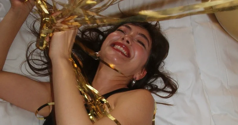 Neslihan Atagül den gizemli kutlama mesajı Magazin haberleri