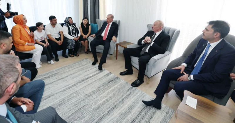 Cumhurbaşkanı Erdoğan, Kahramanmaraş ta depremzede bir aileyi ziyaret etti