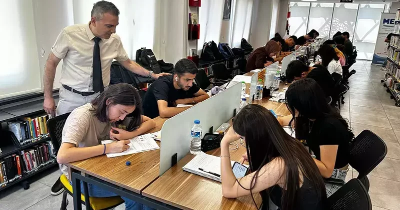 YKS ye hazırlanan öğrenciler, kütüphaneye kamp kurdu
