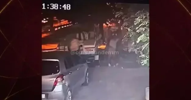 Park halindeki arabaya zarar veren şehir eşkıyası pes dedirtti