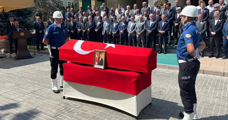 Hayatını kaybeden eski Bitlis Valisi için tören düzenlendi
