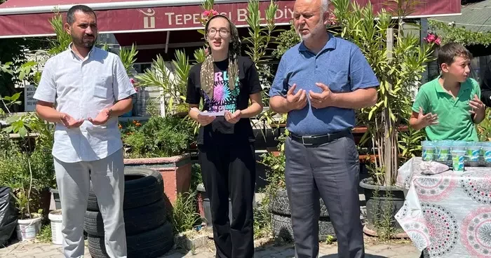 Vefat eden oğlu için Kur an kursu öğrencilerine ikramda bulundu