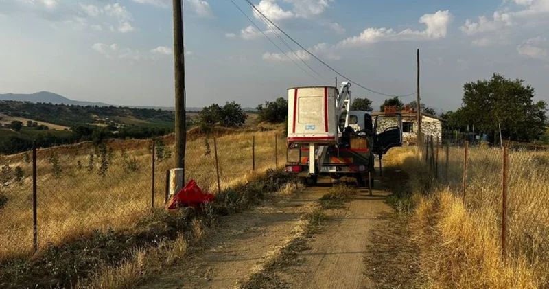 Uşak ta tamir için çıktığı aydınlatma direğinde elektrik akımına kapılan kişi öldü Güncel haberler