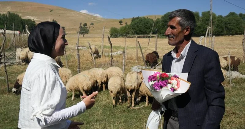 YKS çıkışı çiçekle karşılayan babasını gururlandırdı Son dakika haberleri