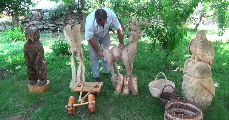 Kuruyan ağaçları sanat eserine dönüştürüyor