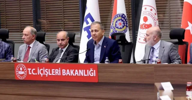 İçişleri Bakanı Yerlikaya başkanlığında hız levhaları ve sahipsiz hayvanlara ilişkin toplantı Gündem Haberleri