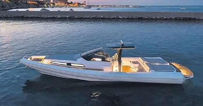 FUNDA KARAYEL Bodrum’da mekana deniz yoluyla girme modası