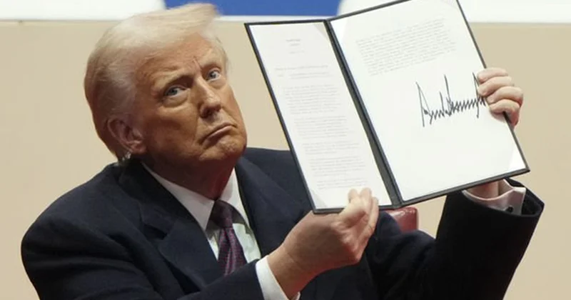 Trump, Sabitcoin Piyasasını Düzenleyen GENIUS Yasasını İmzaladı