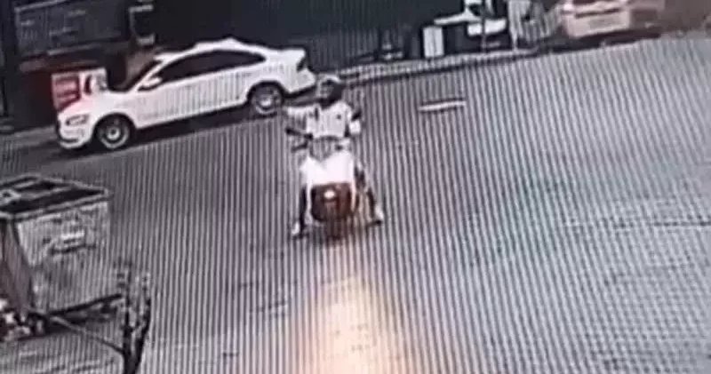 Gaziosmanpaşa da AVM ye rastgele ateş açıp kaçtı