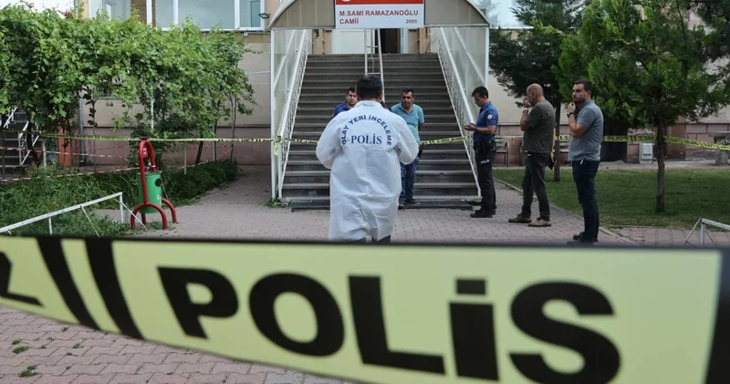 Park yeri için kavga ettiği adamı namaz kılarken öldürdü