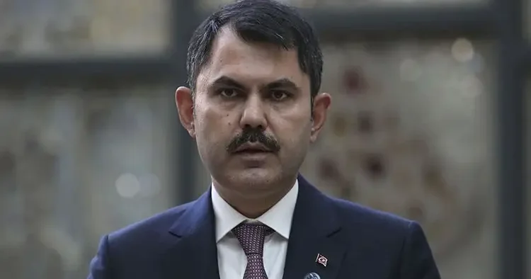 Bakan Kurum dan Özgür Özel e tepki: Nihayet deprem bölgesini hatırlamış, buraya gelmiş