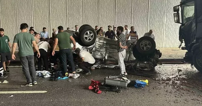 Kastamonu’da feci kaza! Su birikintisiyle savruldu, karşı şeride geçip tırla çarpıştı : 3 ölü, 4 yaralı