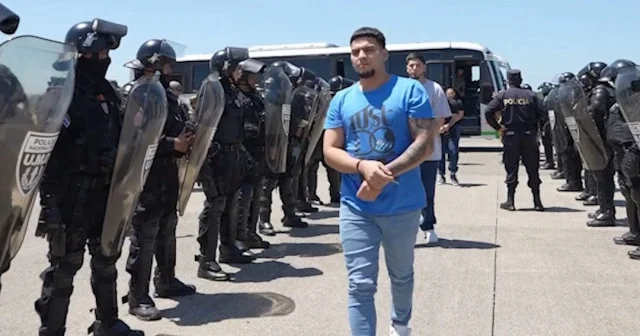 El Salvador’daki Venezuelalı mahkumlar ülkelerine iade edildi VİDEO İZLE