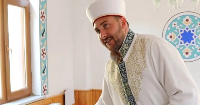 Erzurum da namaz kılanı sürprizleriyle şaşırtan cami: İmamın davranışı büyük beğeni topladı VİDEO İZLE