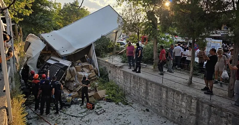 Nevşehir de korkunç kaza! 10 aracı biçti, kanala düştü: Dehşet anları kamerada