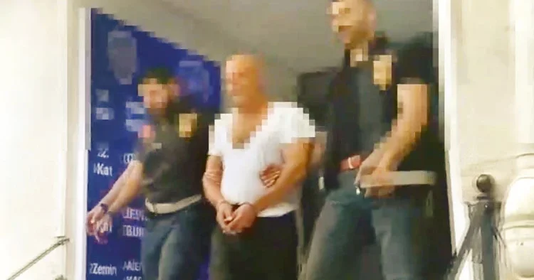 Otopark yüzünden komşusunu öldürdü
