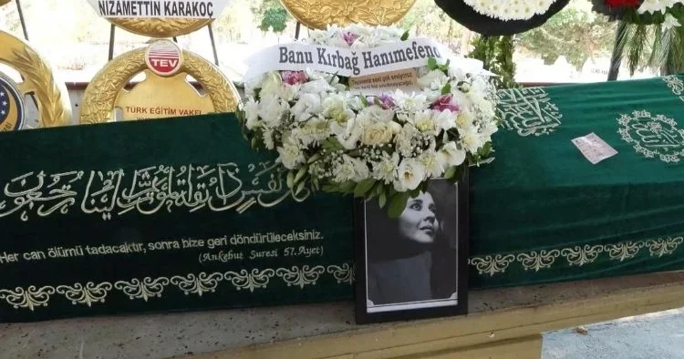 Türk Halk müziği sanatçısı Banu Kırbağ son yolculuğuna uğurlandı