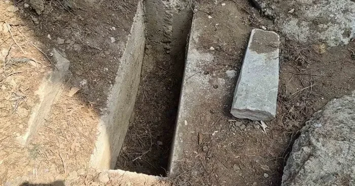 Tarihi kabirler, define arayan kişiler tarafından tahrip edildi