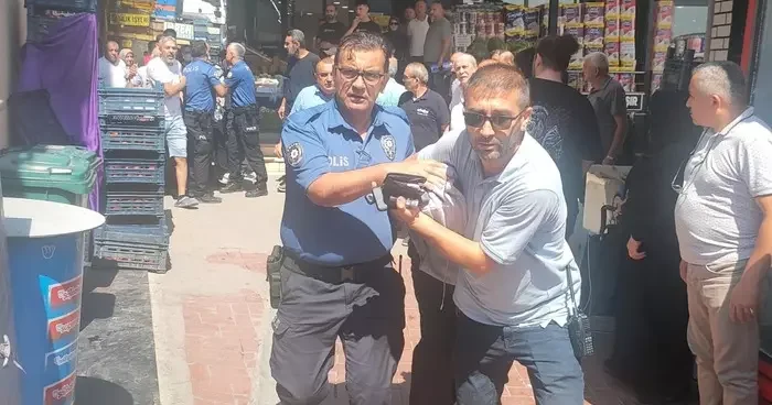 Kurusıkı silahla kuyumcu soymaya kalktı! Esnaftan meydan dayağı yedi