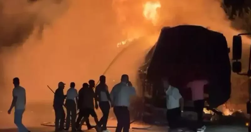 Çöp atığı yüklü TIR ın dorsesi yandı