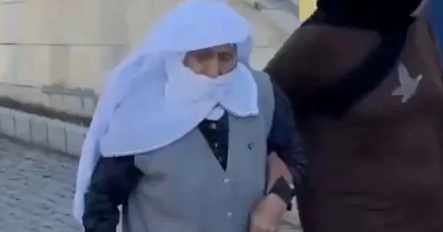 92 yaşındaki Erzurumlu Şefika Nine vatan sevgisiyle göz doldurdu VİDEO İZLE