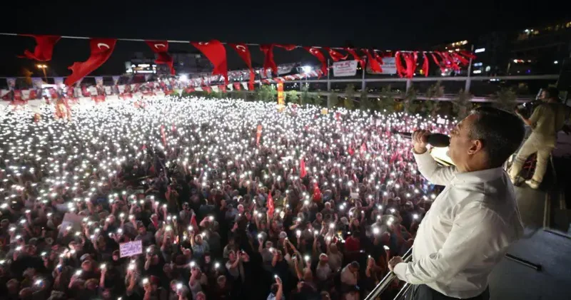 Soruşturmalar ve istifalar: CHP nasıl bir strateji izliyor?