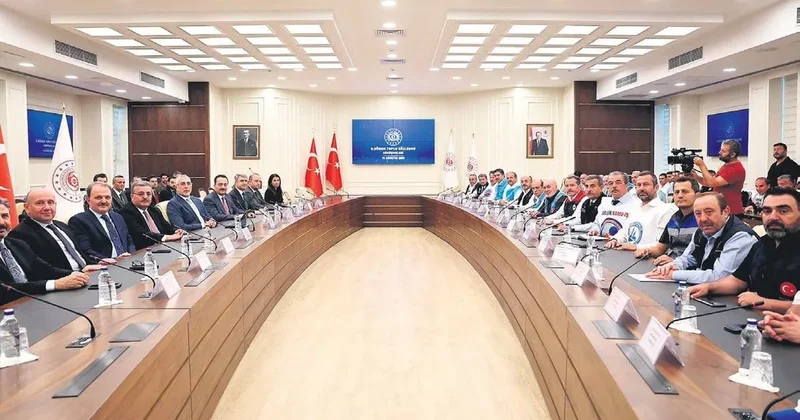 Hükümet memur ve memur emeklileri için son teklifini yaptı: 2026 için yüzde 11+7 zam